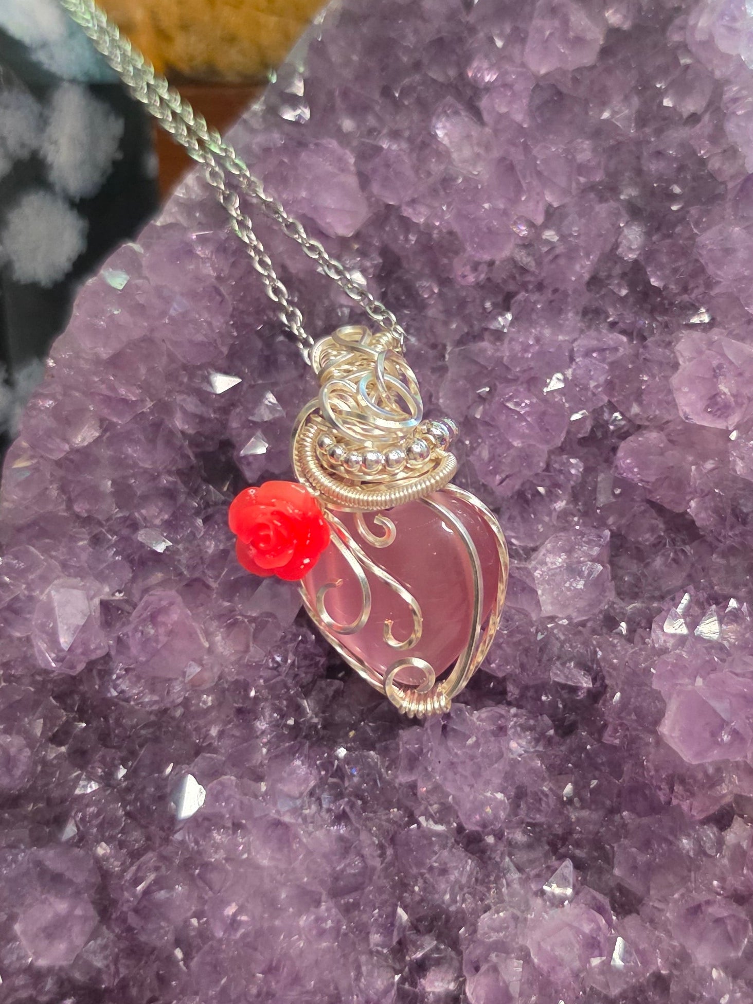 Mona Lisa heart flower necklace