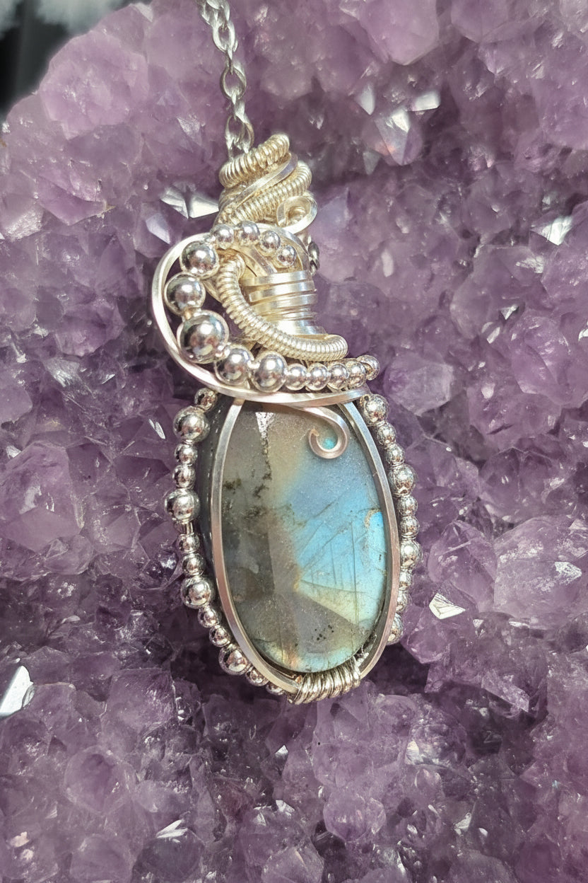 Stunning labradorite necklace