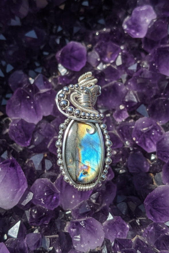 Stunning labradorite necklace